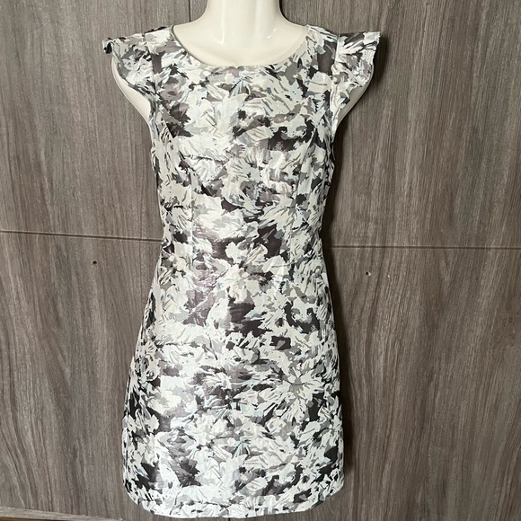 1901 Dresses & Skirts - 1901 👗  Metallic Floral dress